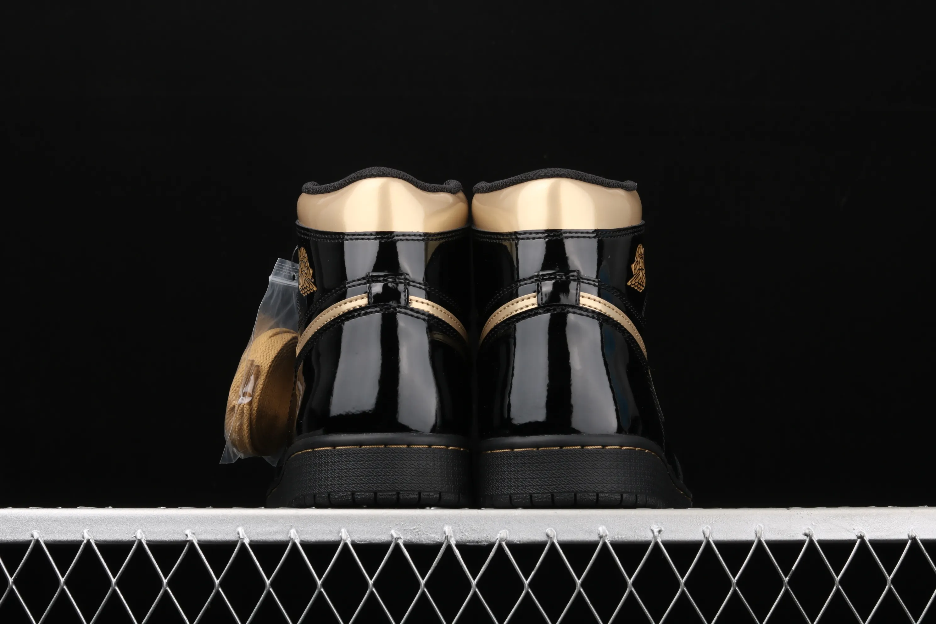 All categories Air Jordan Jordan series basketball shoes Air Jordan 1 High pure original version Air Jordan 1 High OG "Metallic Gold" AJ1 Joe 1 black gold patent leather 555088-032